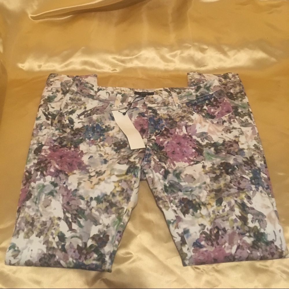 Allureville NWT Floral Patterned Jeans Size 1